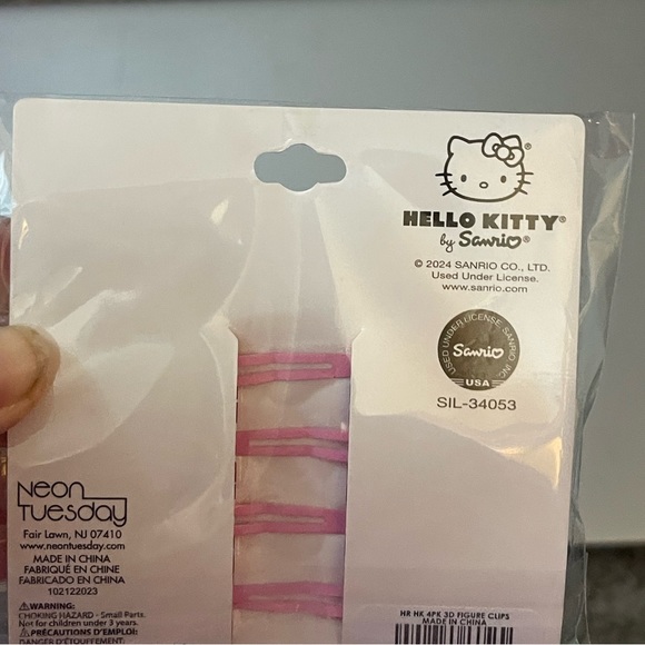 Hello Kitty Makeup and Hair Bundle BNWT!! - Picture 5 of 11